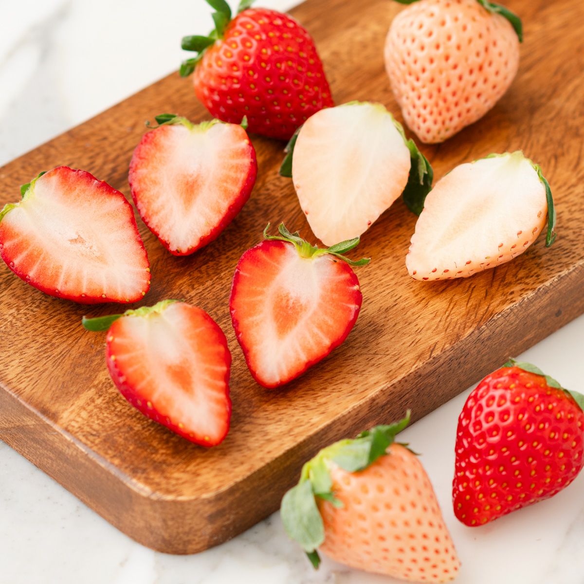  《ギフトシール付き》旬の国産紅白いちごの食べ比べと金柑のギフト