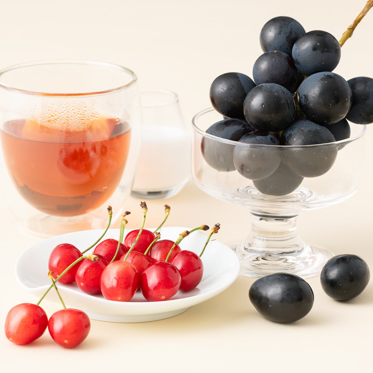 旬の国産ぶどうとさくらんぼ各1種のミニお重セット｜Seika（せいか